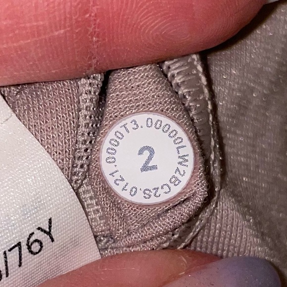 🤍 NWT Lululemon Pushing Limits Bra C/D – White – Size 2 🤍 - Picture 3 of 3